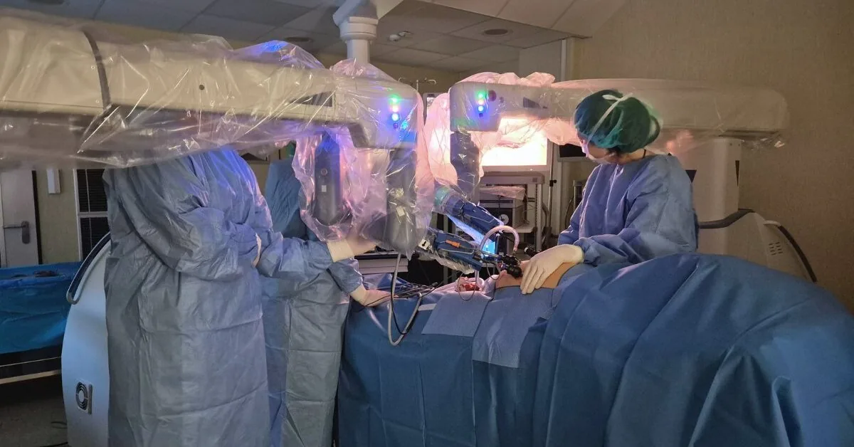 Anniversary in the RVUL operating room: surgeons performed the 100th robotic surgery