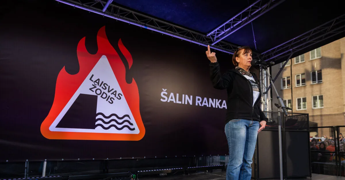 Police commission dropped the case against Rita Miliūtė for showing the middle finger