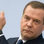 Medvedev stung Japan at a cheerful moment