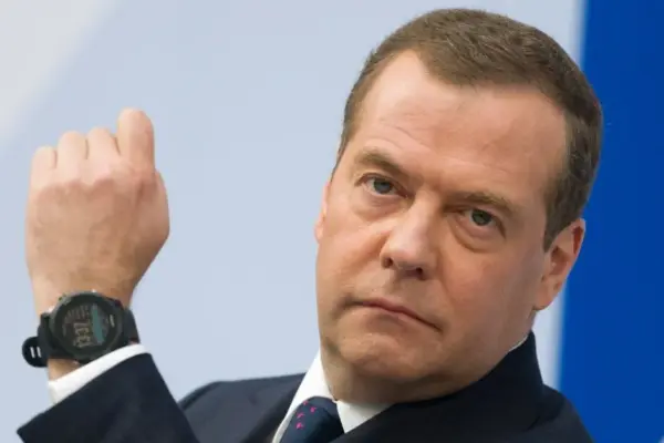 Medvedev stung Japan at a cheerful moment