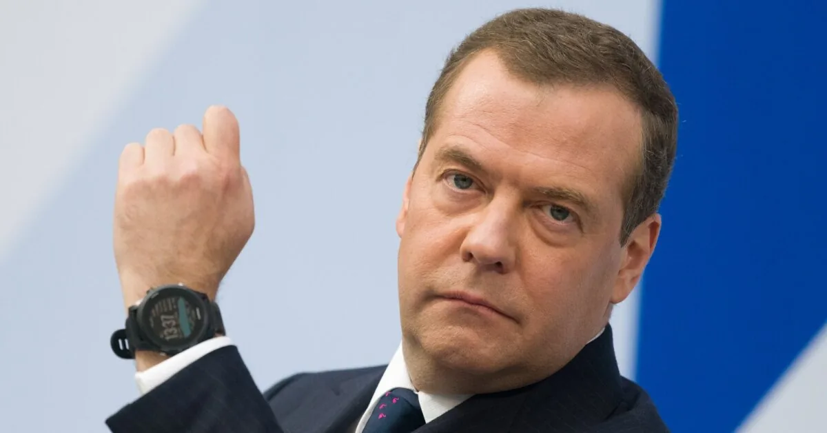 Medvedev stung Japan at a cheerful moment