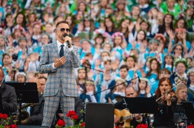 Kauno miesto savivaldybės nuotr./Žiūrovų lauks specialiai su Kauno bigbendu atliekama Lino Adomaičio programa.