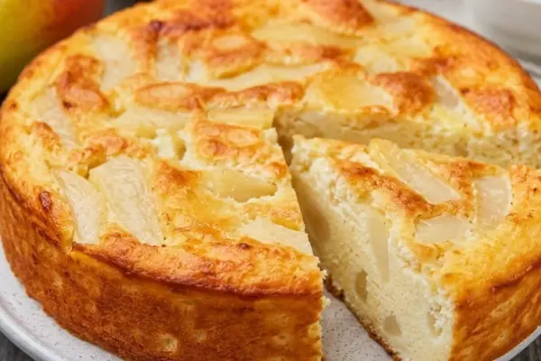 Mix and bake: this curd casserole with pears melts in your mouth