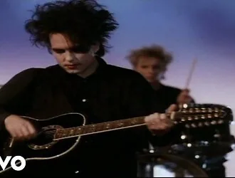 Thunder of thunder in Mountain Park – a crowd of fans went wild here for the first time at the legendary band "The Cure" concert