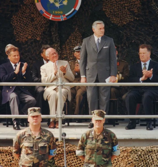 Photo from VDKM archive fonds./President of the Republic of Lithuania Valdas Adamkus at the opening of the military exercises 'Baltic Challenge 98,' held from July 7–17, 1998.