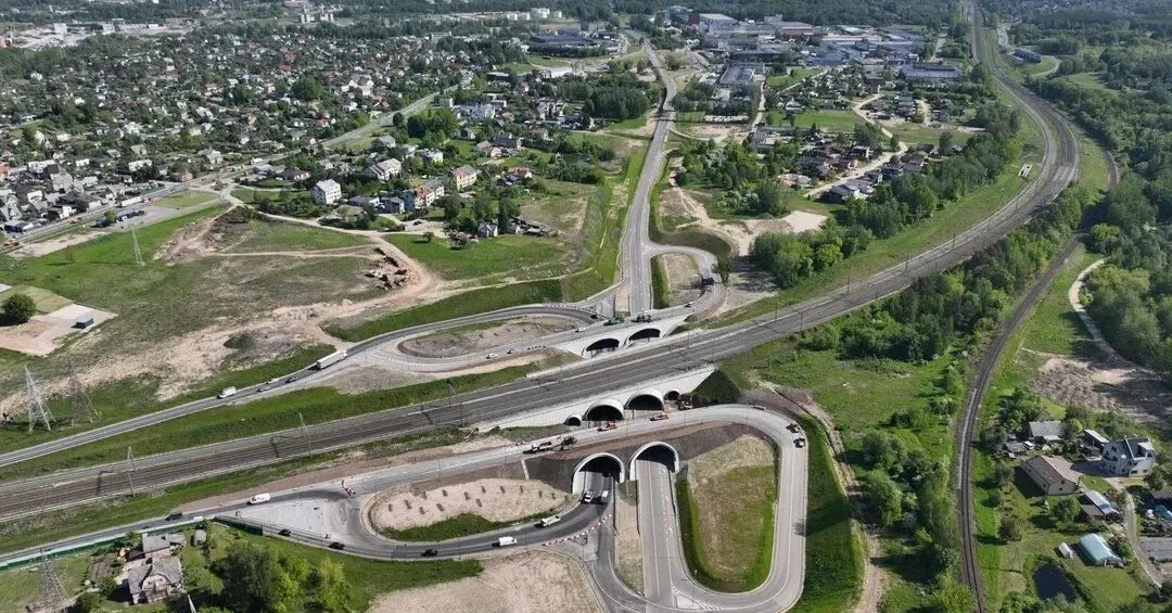 Kauno pervažoje – nekasdienis vaizdas: perspėja dėl spūsties