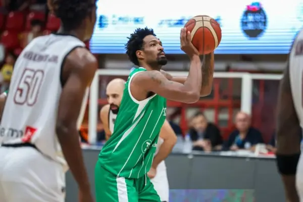 „Gargžduose“ – athletic tall man from the USA