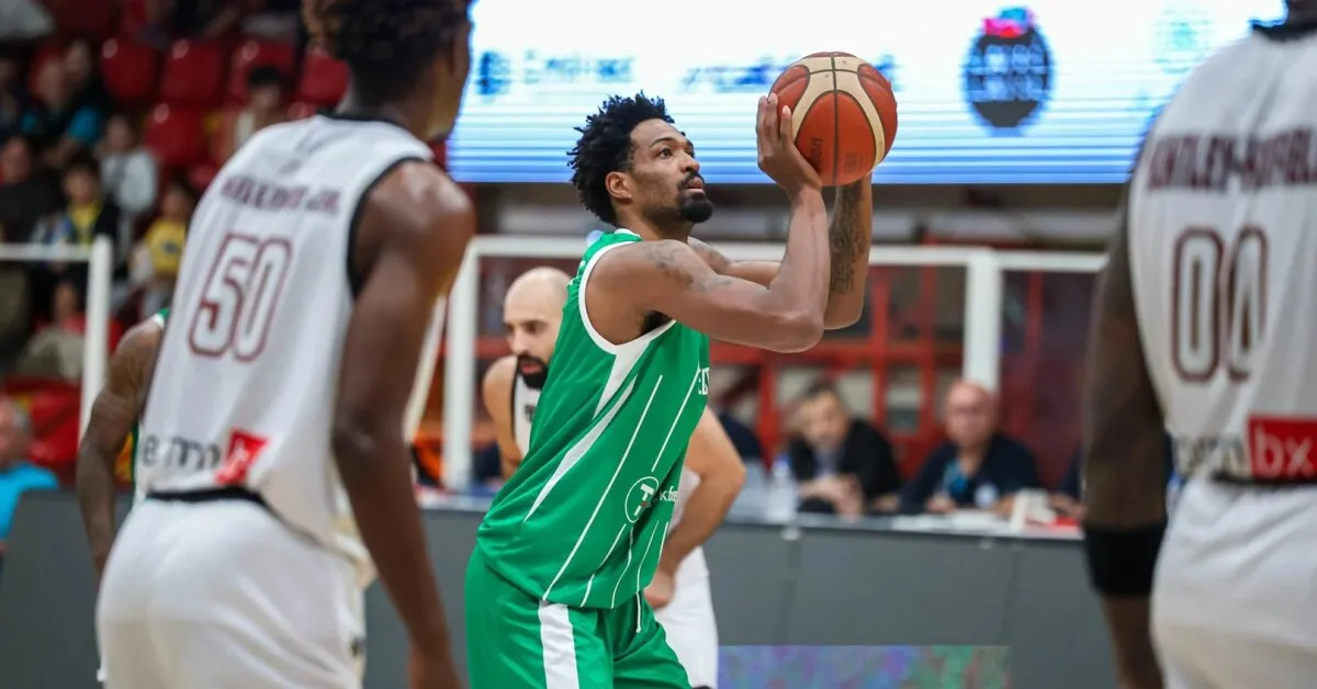 „Gargžduose“ – athletic tall man from the USA