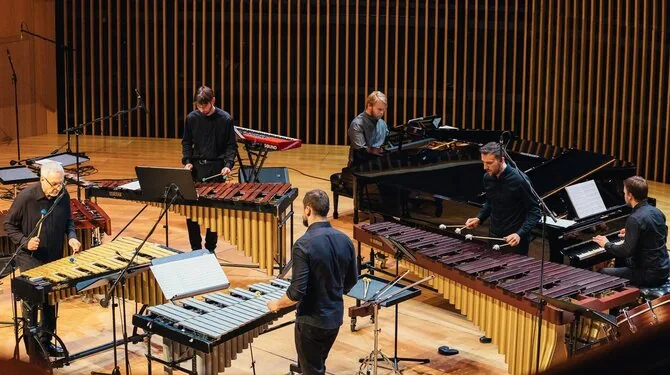 Kristaps Anškens nuotr./Guntars Freibergs ir Pavel Giunter su Latvijos ir Lietuvos perkusininkais ir pianistais
