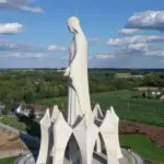 In a Polish village – a stunning sight: a 56-meter-tall statue of the Virgin Mary has been erected here