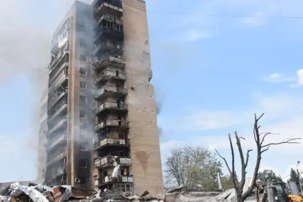 Russia dropped 2 aviation bombs right on the center of Kramatorsk