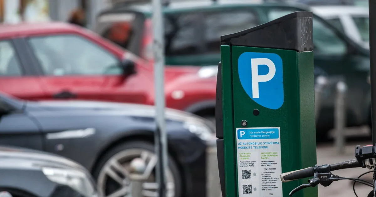 Policija įspėja vairuotojus: sukčiai jau naudoja ir parkomatus