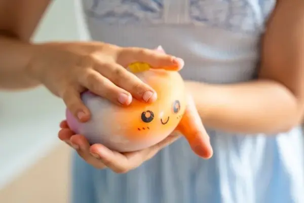 Warning about popular "squishy" toys: a trend spreading on social networks is putting children in the hospital