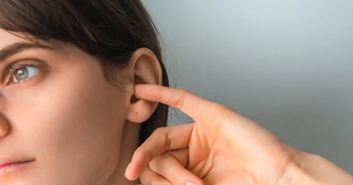 Ears itching to madness? Explained why it happens and what to do