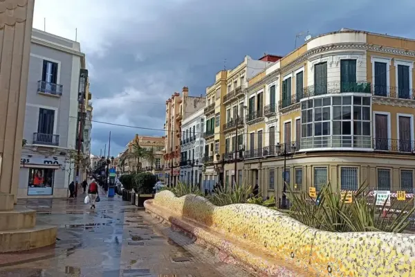 A well-known traveler was shocked by images from a Spanish city flooded with crowds of men: "I feel like you would wet your pants"