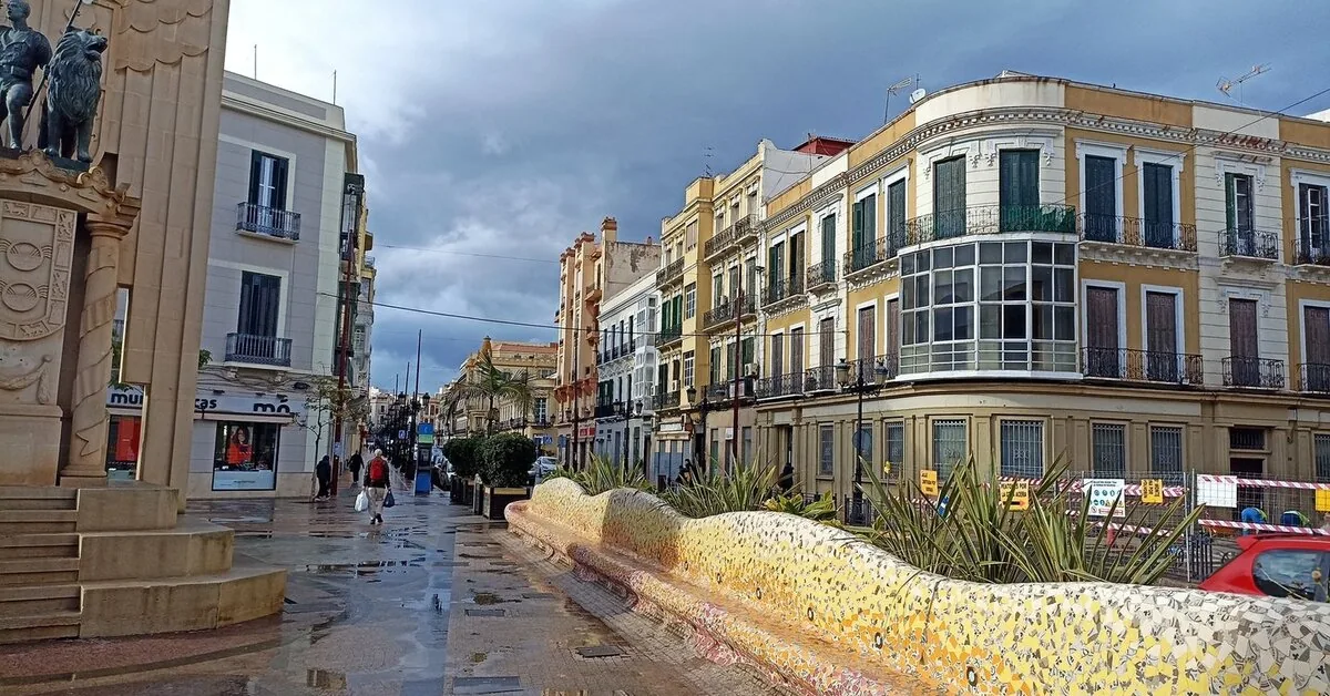 A well-known traveler was shocked by images from a Spanish city flooded with crowds of men: "I feel like you would wet your pants"