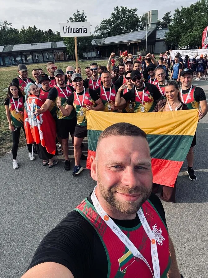 Vaido Kurgano asmeninio archyvo nuotr./Lietuvos drakonų valčių sporto atstovai