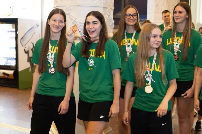 Photo by Saulius Čirba/Lithuanian U18 girls' national team welcome at Vilnius airport