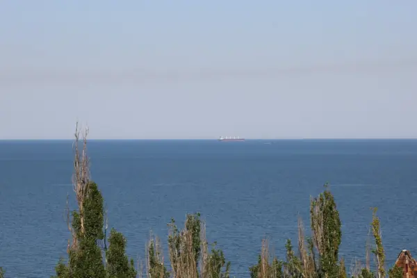 Russia: 6 people killed in Ukraine strikes on Black Sea resort and Crimea