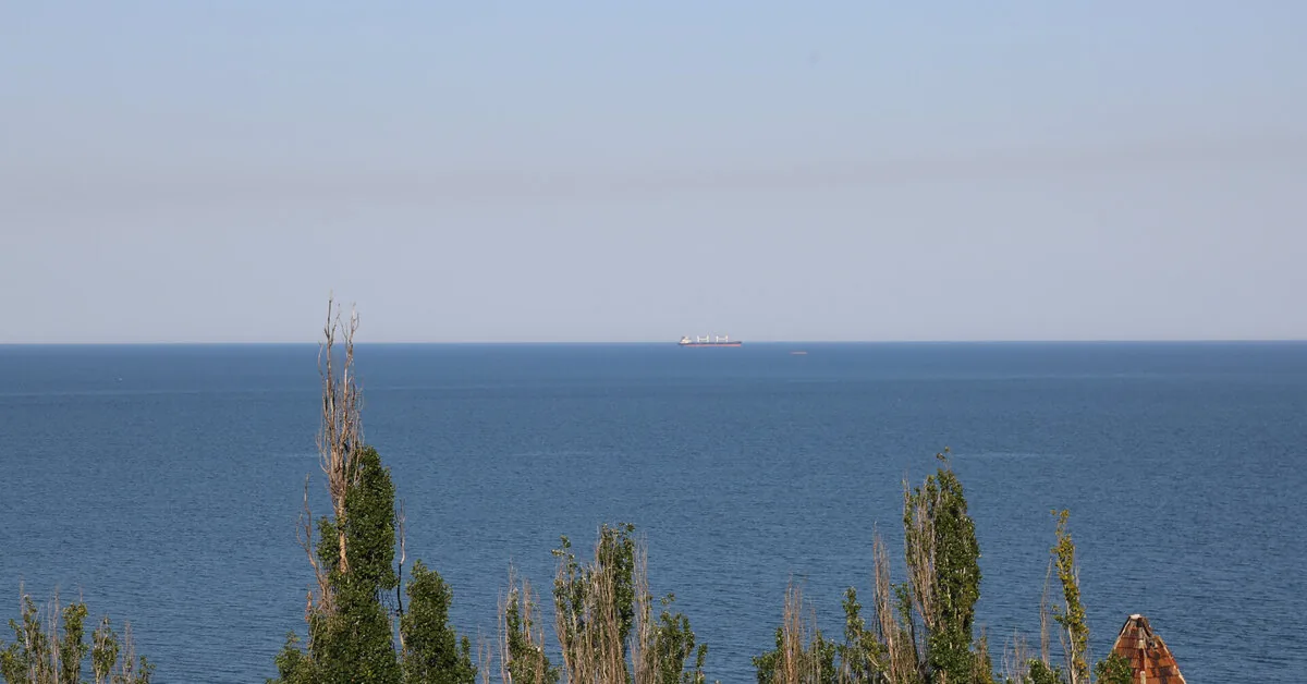 Russia: 6 people killed in Ukraine strikes on Black Sea resort and Crimea