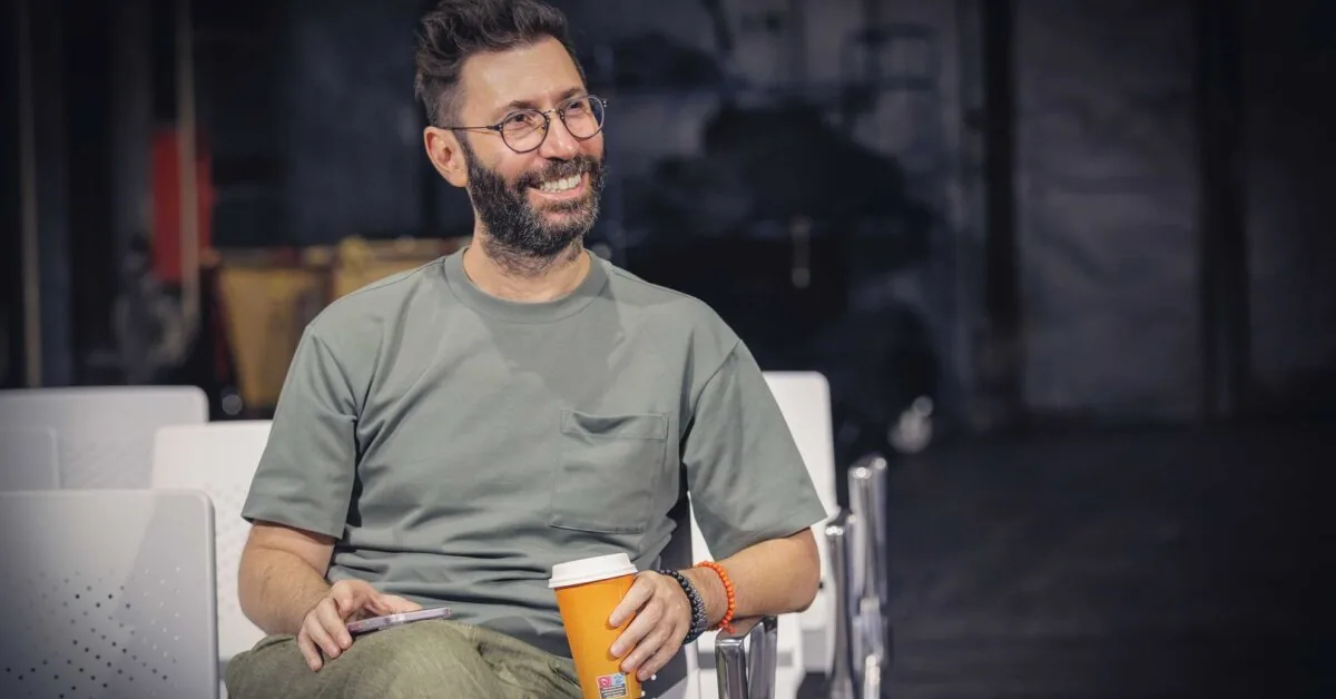 Director Ilja Moščickij staging a play in Vilnius: "Distrust the rules, trust the person, and the relationship with Chaos"