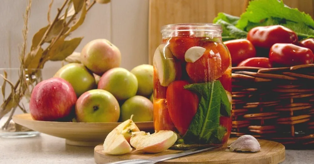 Tomatoes with apples "2 in 1": winter preservation recipe without vinegar