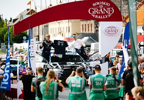 „Rokiškio Grand Rally 2026“ starto podiumas