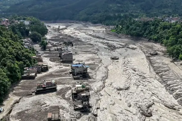 The collapse of the glacier in Nepal also brought fake news: internet users have already created versions of the disaster