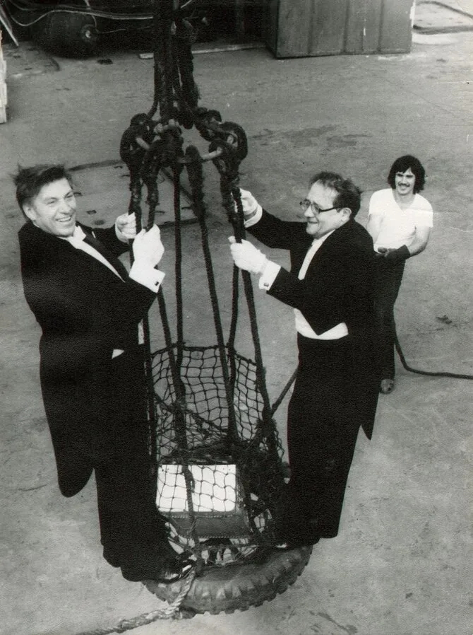 LTMKM property/Musicians of the organization “Lenkoncert” – singer J. Jocys and pianist G. Basas. Artists are lifted by a crane onto a ship where a concert for fishermen will take place. ~1978. Photo author unknown.