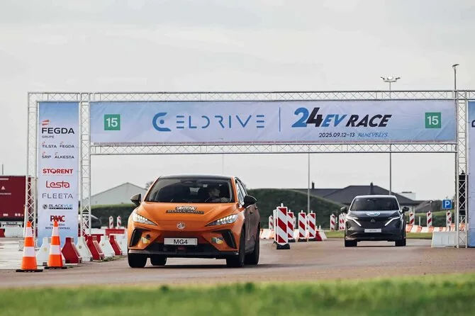 Organizatorių nuotr./24H elektromobilių lenktynės