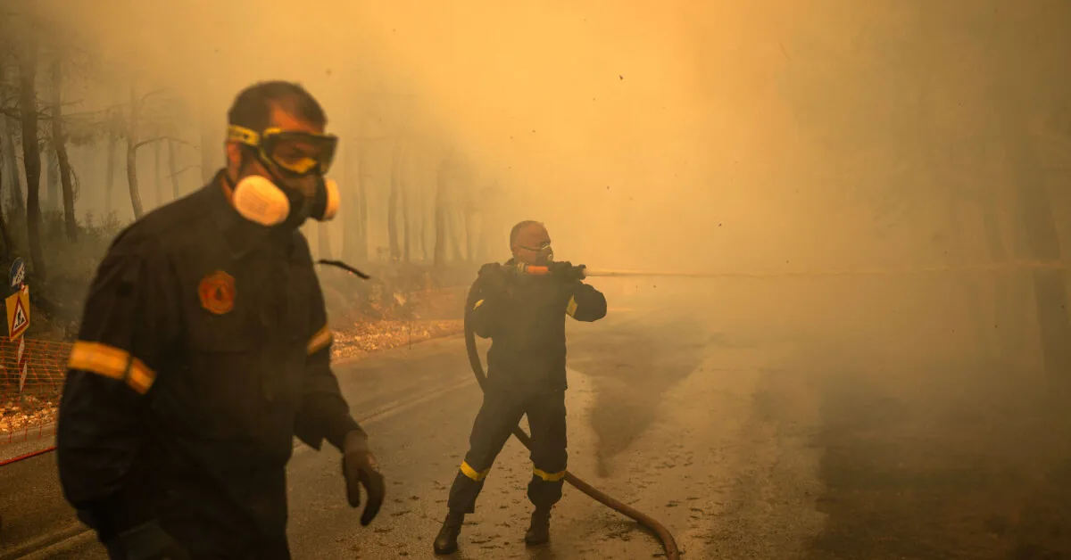 „28 m per sekundę vėjas“: Mega fire rages in Greece