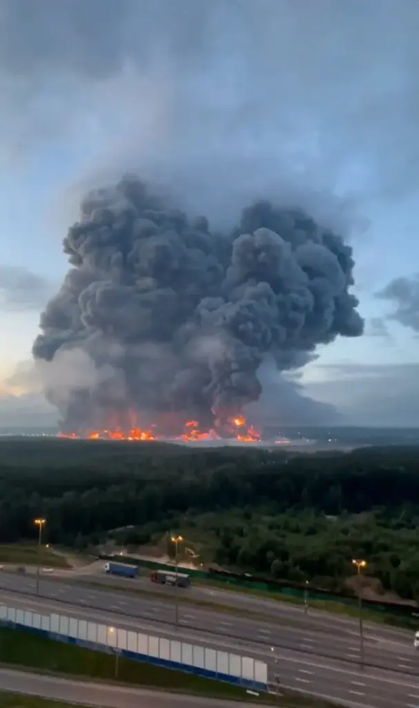 Burning 'Wildberries' warehouse in the Moscow region / SOCIAL MEDIA / via REUTERS
