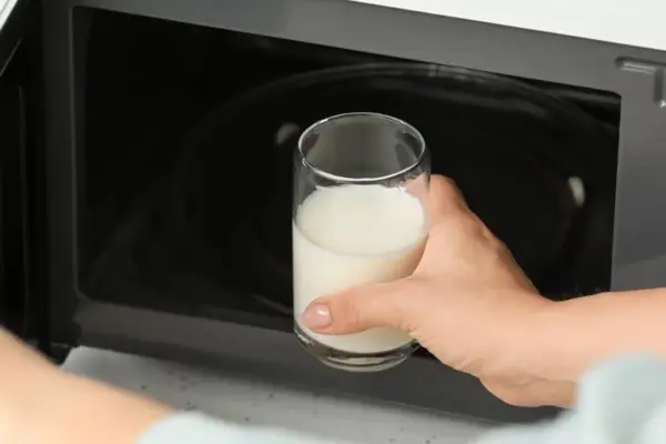 It can end badly: experts warn about the danger of heating this drink in the microwave