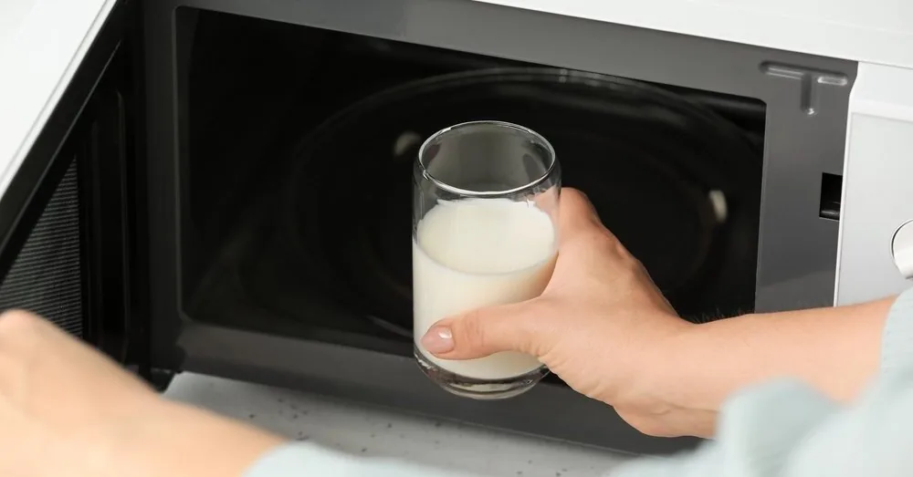 It can end badly: experts warn about the danger of heating this drink in the microwave