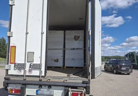 Customs officers seized a huge shipment of illegal tobacco near Kryžkalnis