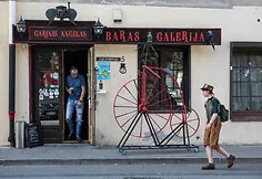 Donatas Dubauskas Užupio respublikai ir Vilniaus miestui padovanojo skulptūrą / Pauliaus Peleckio / „ŽMONĖS Foto“ nuotr.