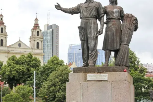 The municipality is reconsidering the fate of the sculptures from the Green Bridge, no longer handing them over to the National Museum
