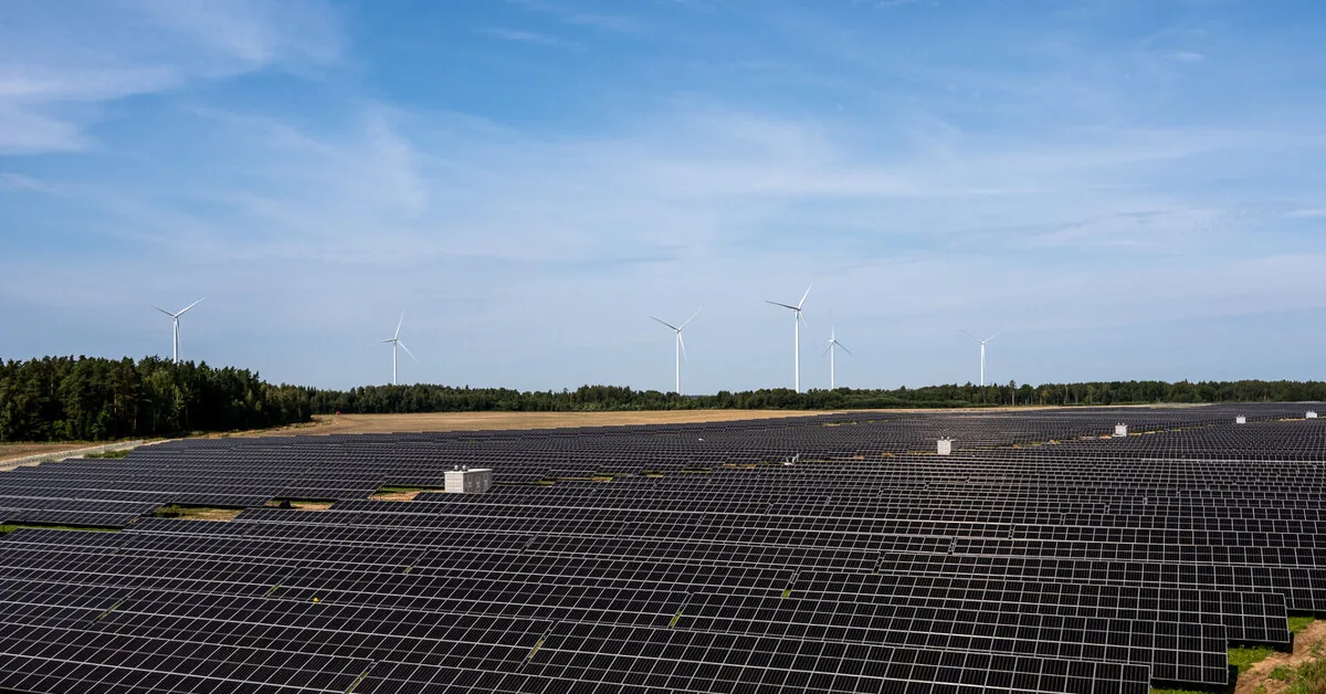 The 35 million euro solar park started operating at the "Orlen Lietuvos" factory in Mažeikiai