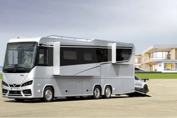 „Mercedes“ camper with DNA – more expensive than a huge house: what is the reason for such a price?