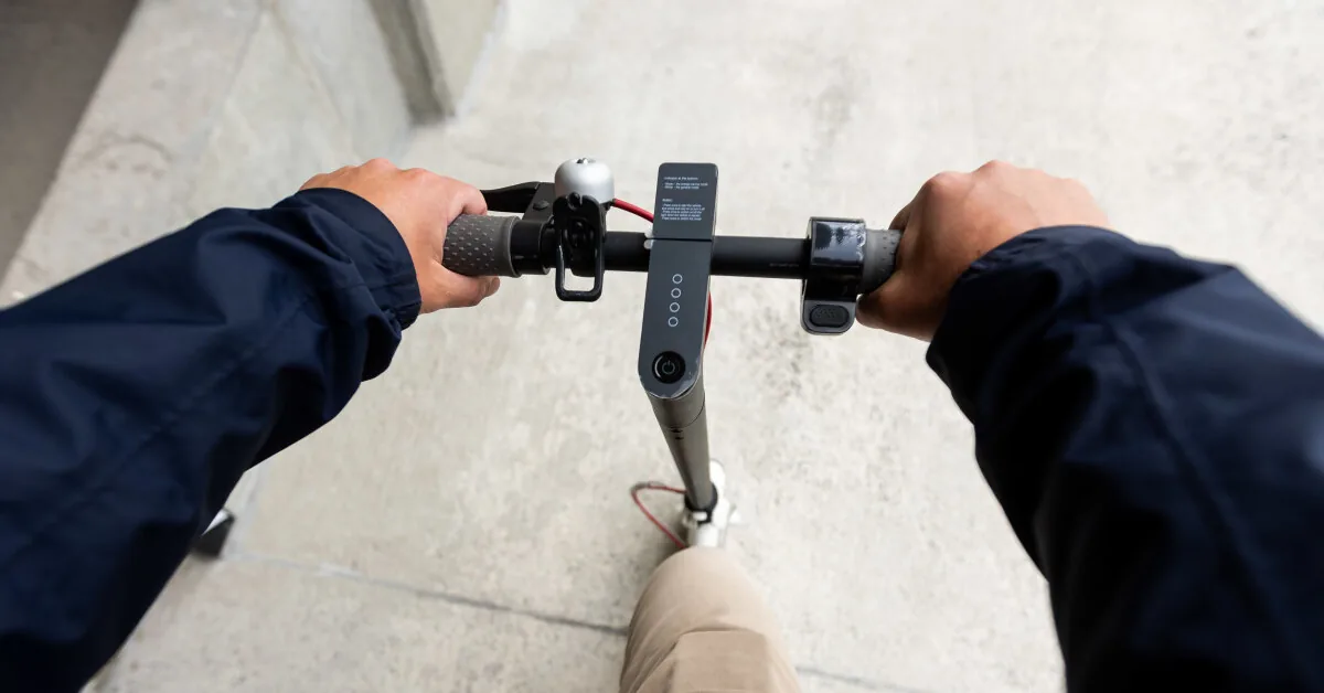A teenager riding an electric scooter in Gargždai hit an elderly woman