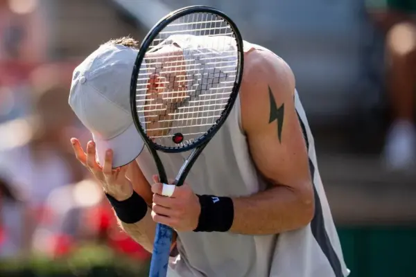 British tennis star in a comeback duel – tears of pain