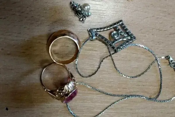 Panevėžietė missed a box with gold jewelry, although no signs of burglary were found