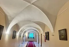 Senieji vienuolyno koridoriai turėtų ką papasakoti