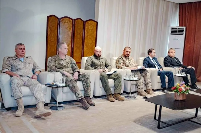 Photo from the Mali presidency / Meeting with the leader of the Mali junta – Russian GRU and FSB agents