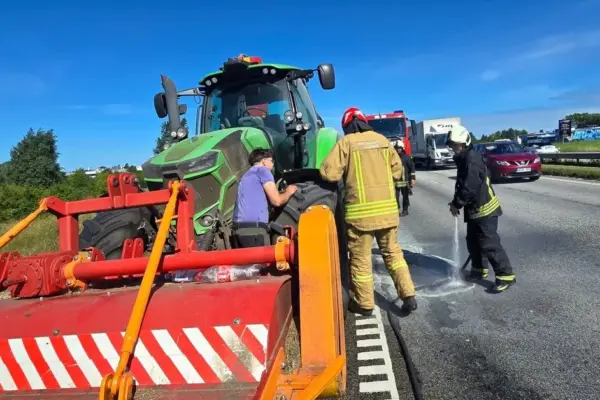 Drama on the seaside road – tractor rescue operation