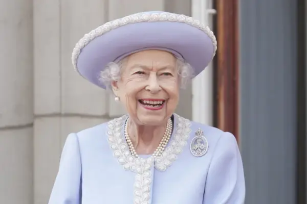 Royal rules at 10 km altitude: here is what Elizabeth II demanded from the aircraft crew