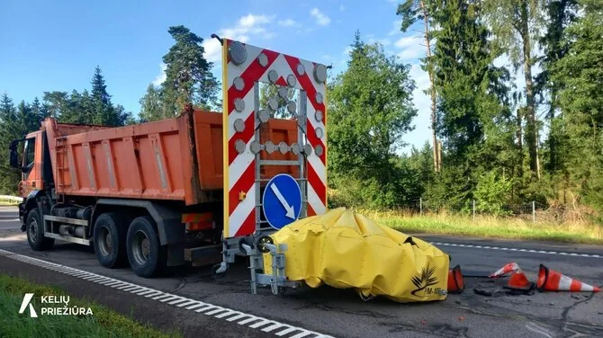 Kelių priežiūros nuotr./Mobilūs smūgio slopintuvai