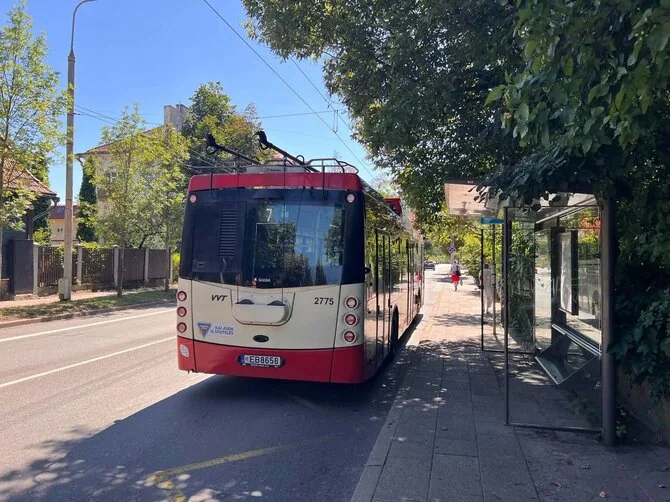Reader's photo/Trolleybuses disconnected from the contact network in Vilnius