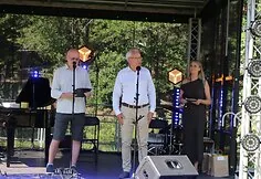 Stripeikiuose užgimė Bičių Respublika: ambasadoriumi tapo Valinskas
