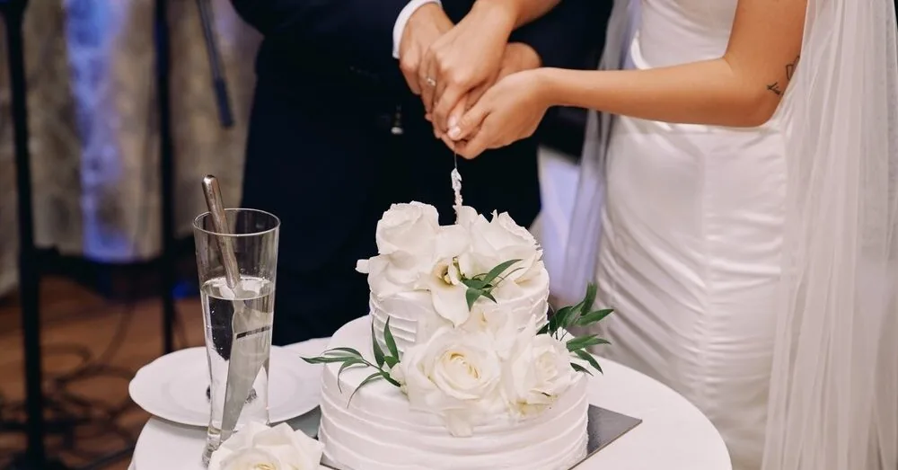 Newlyweds still expect gifts in envelopes: how much is usually put in?